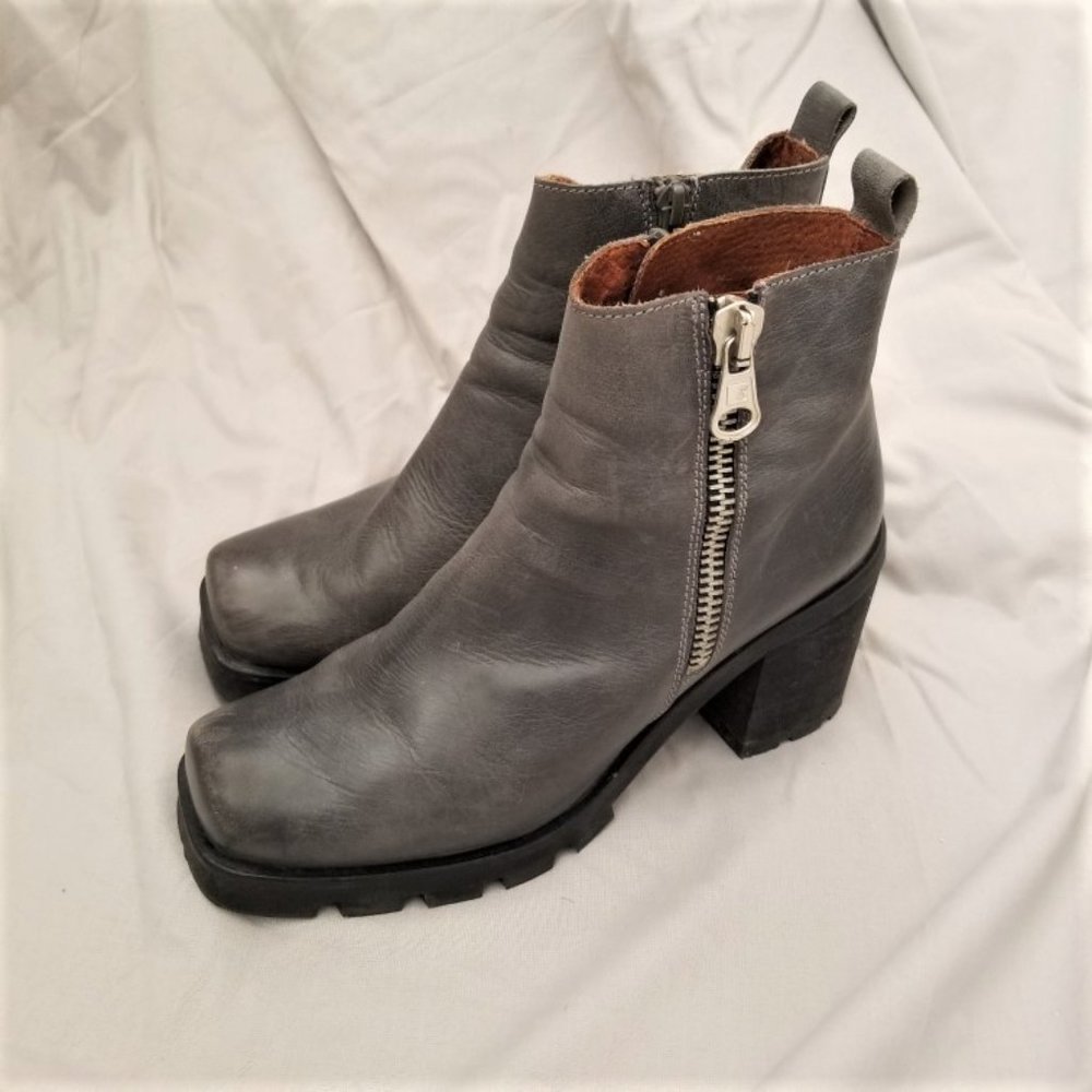 Sixtyseven Chunky Grey Leather Ankle Booties